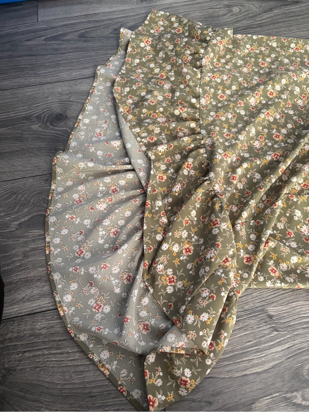 Hesperus Olive Floral Maxi Dress with Puff Sleeve Detail Size M - Picture 8 of 8